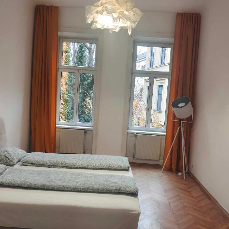 Large 4 Room Apartment In The Center Of Vienna Esterno foto