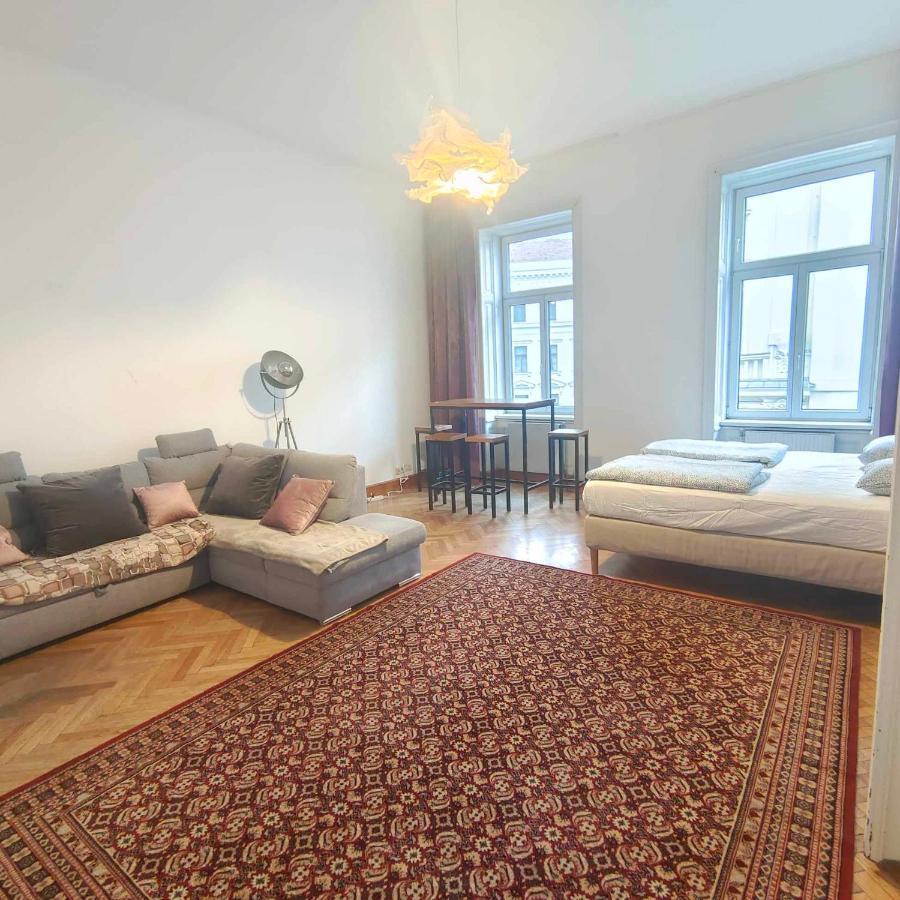 Large 4 Room Apartment In The Center Of Vienna Esterno foto