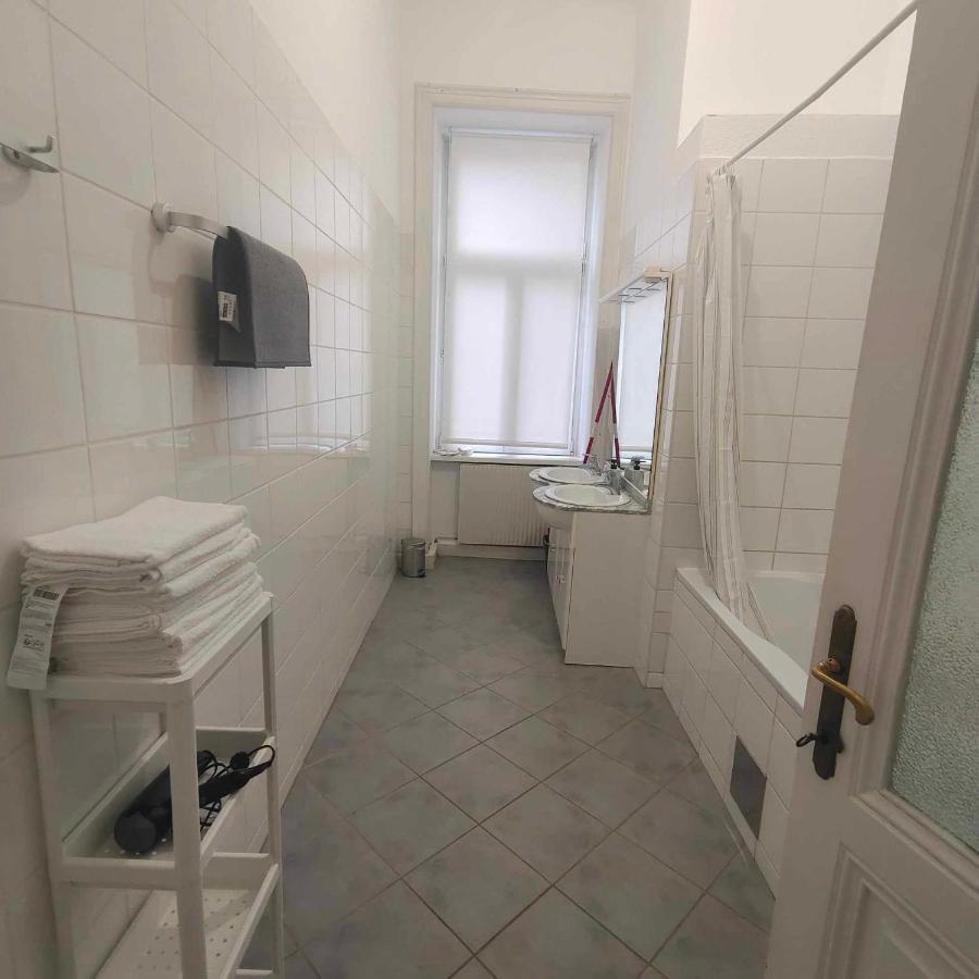 Large 4 Room Apartment In The Center Of Vienna Esterno foto