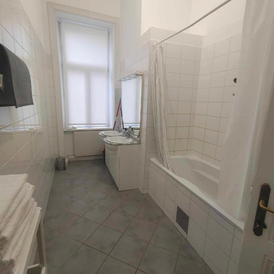 Large 4 Room Apartment In The Center Of Vienna Esterno foto